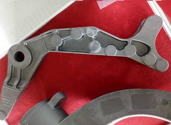 Op Maat Gemaakte Hoogwaardige Zandgegoten IJzeren Beugelcomponenten Voor Industriële Machines Met OEM Service