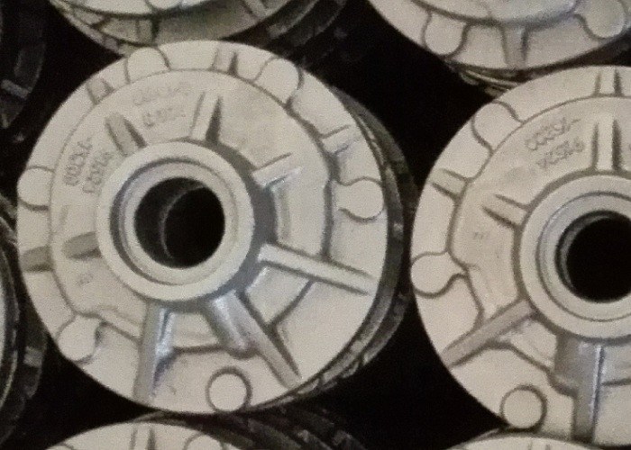 OEM Sand Casting Iron Parts For Forklift Truck Rear Hub Finish Painting Met nauwkeurige afmetingen
